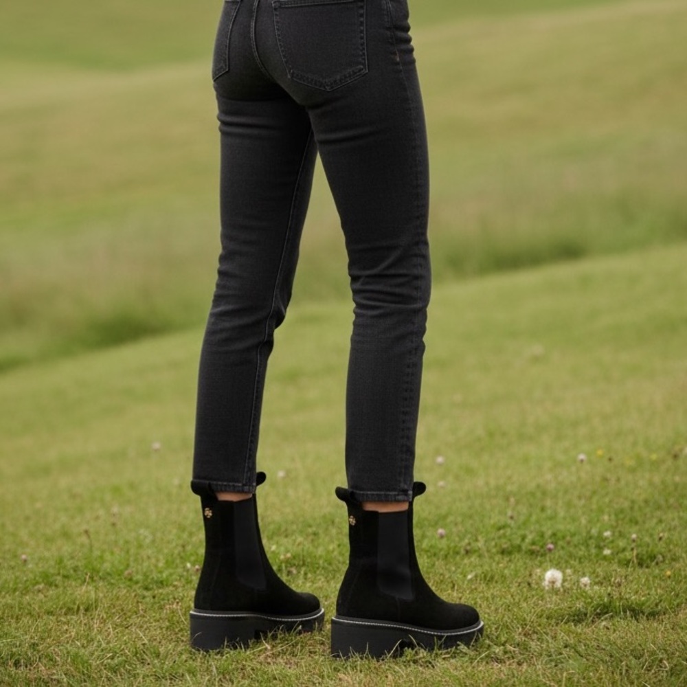 TORY BURCH Chelsea 50mm Lug Suede Bootie in Perfect Black Size 9